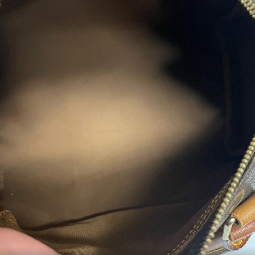 EUC- Louis Vuitton Monogram Canvas Speedy 25 w/ LV bag. - Picture 6 of 9